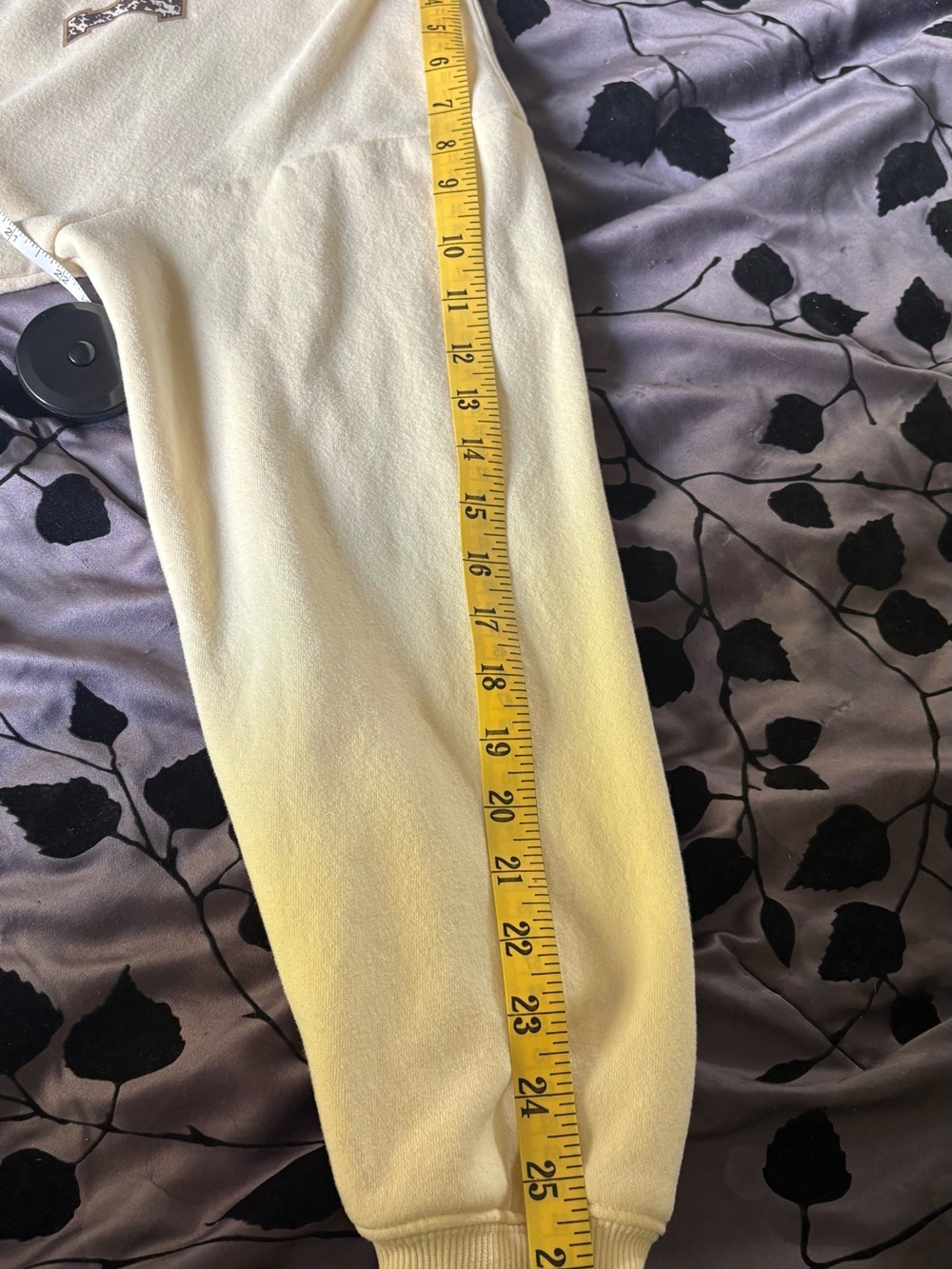 Hello Kitty Cream Off-Shoulder Sweatshirt with Patterned Lettering - Picture 4 of 8